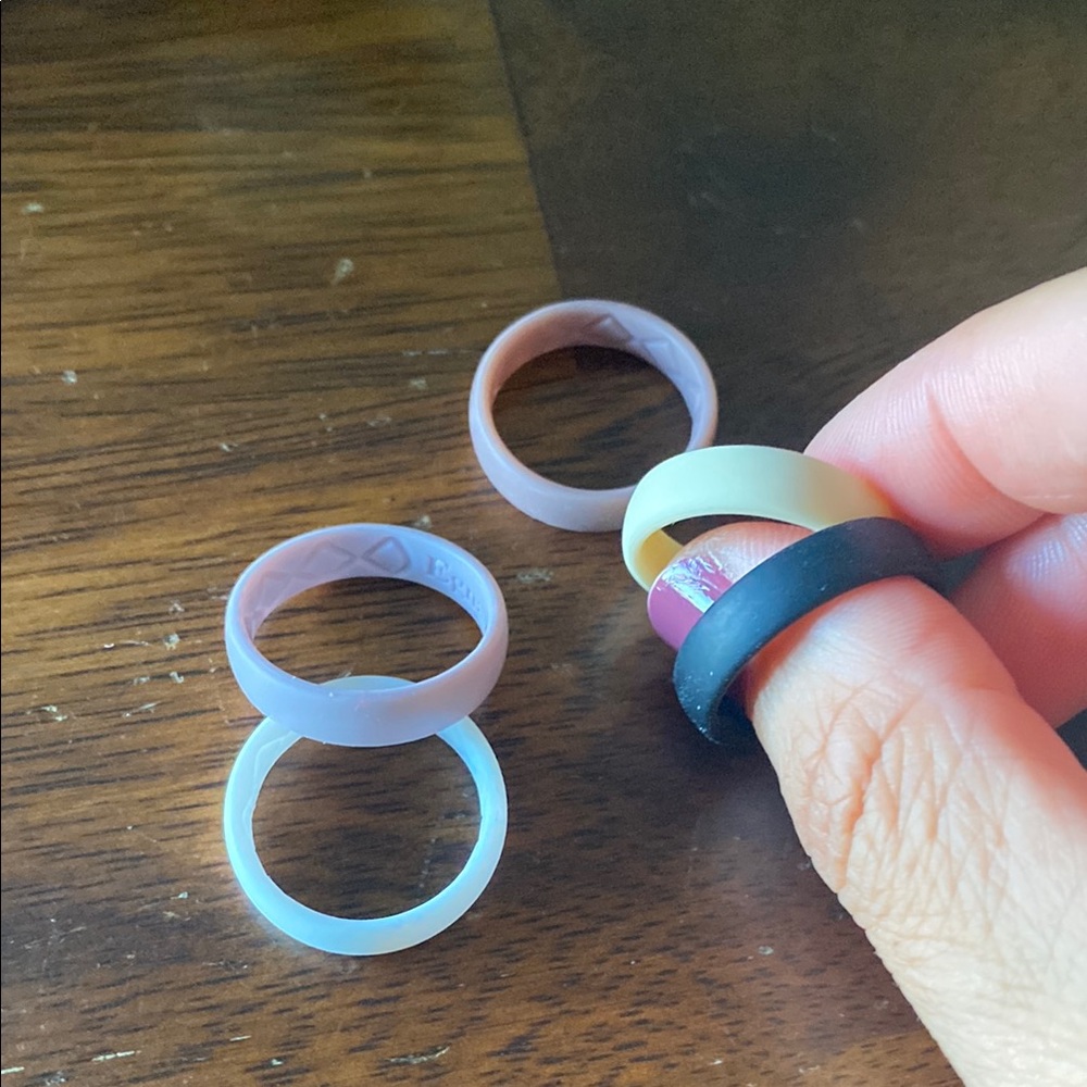 Stylish Silicone Ring Set - Black, Pink, Cream, Brown